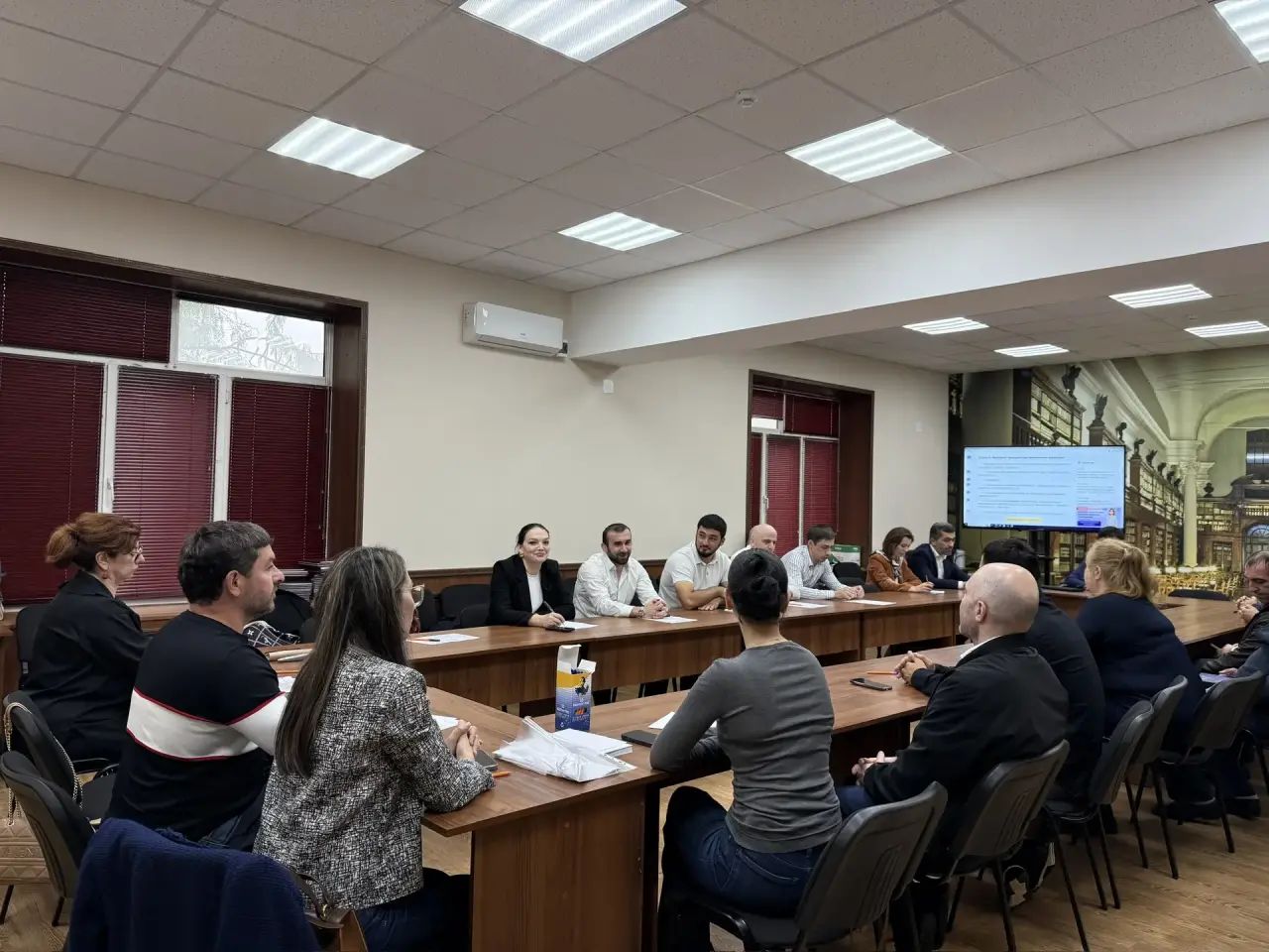 Сотрудники Миннаца Дагестана прошли обучение по противодействию коррупции